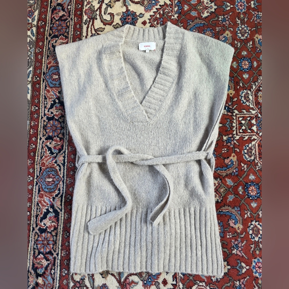 Xirena Margo Cashmere Vest in Oat Size M With Belt